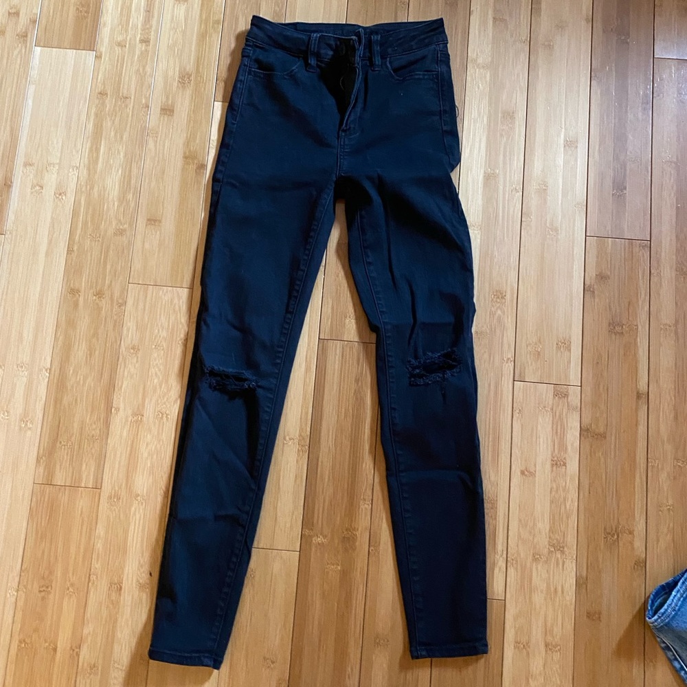 American eagle black skinny jeans with rips